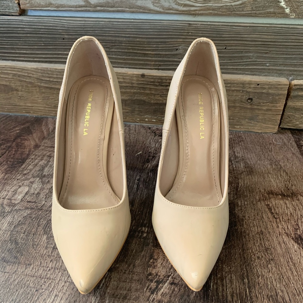 Nude suede pumps
